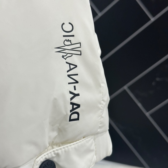 Moncler Grenoble Vailly Zip-Up Quilted Jacket - Picture 7 of 16